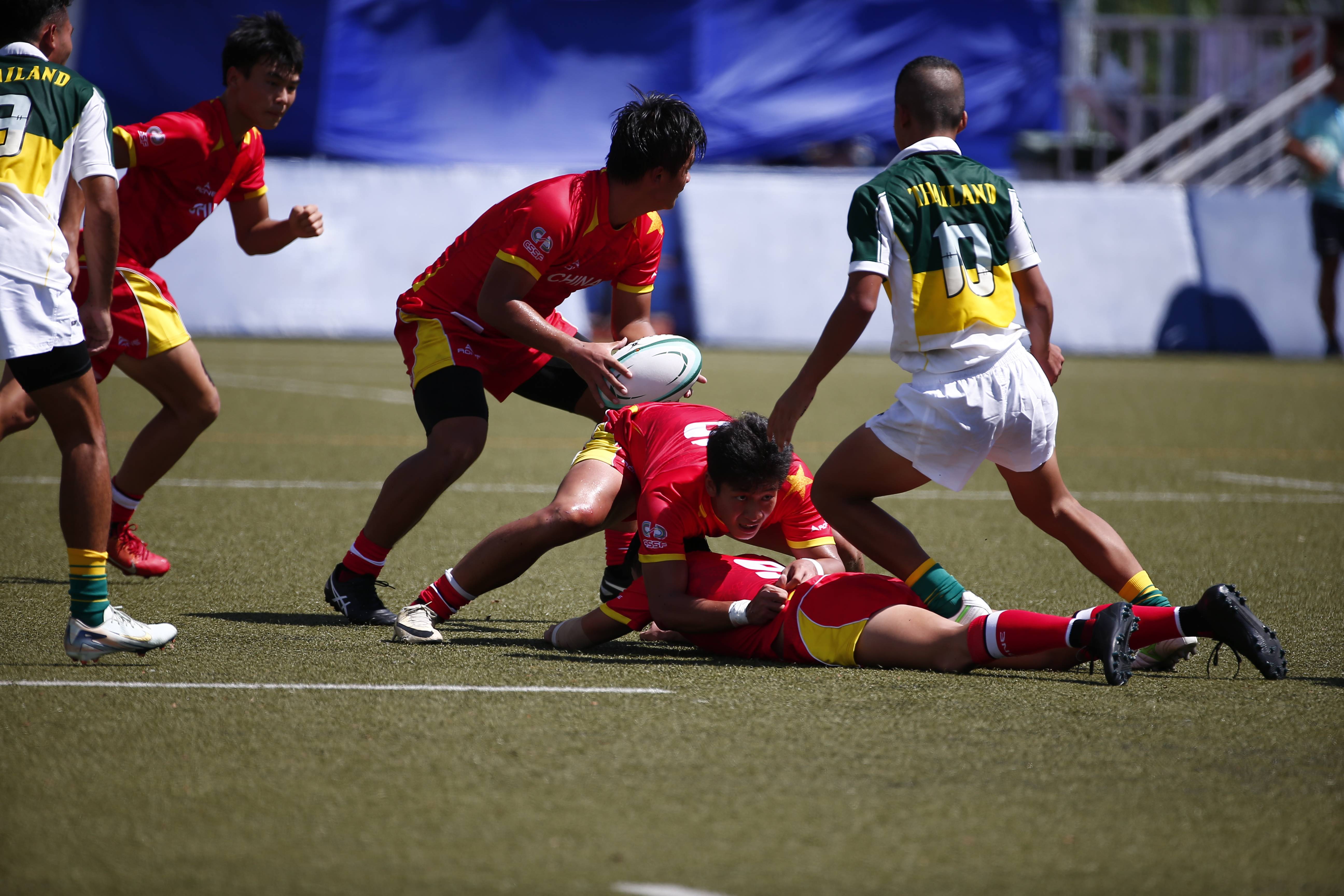 关于橄榄球锦标赛激烈比拼,体育狂热点燃现场的信息 关于橄榄球锦标赛激烈比拼,体育狂热点燃现场的信息